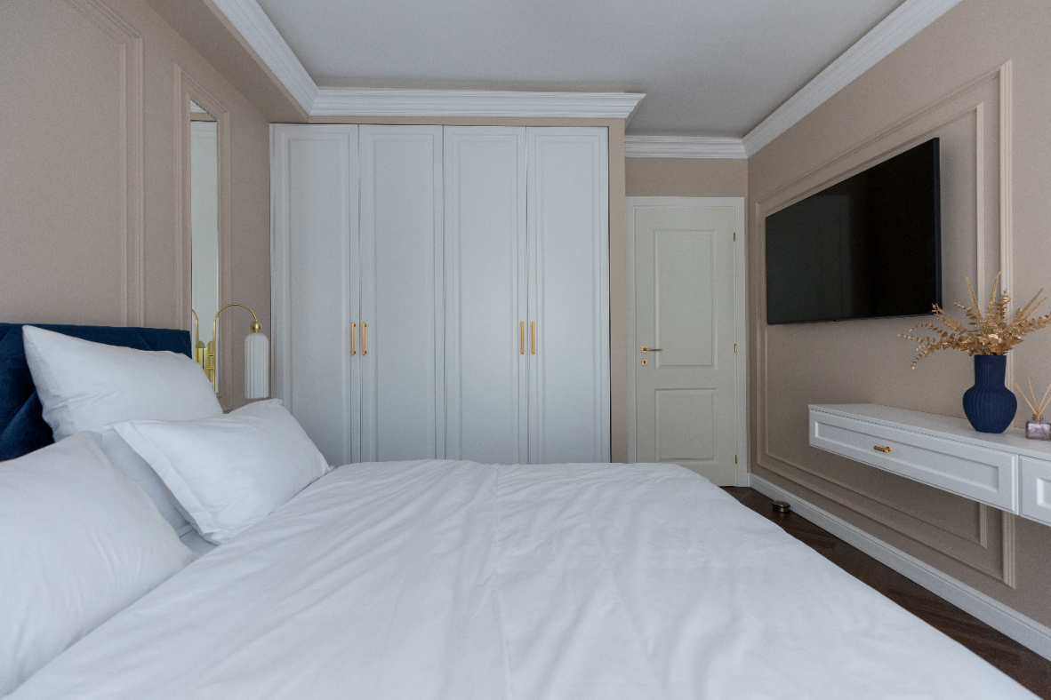 Glamorous Oasis - interior design photo